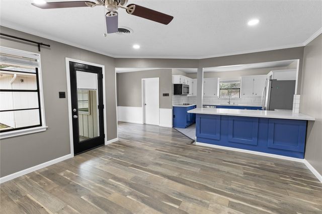 302 Shadow Creek Drive, El Lago, TX 77586