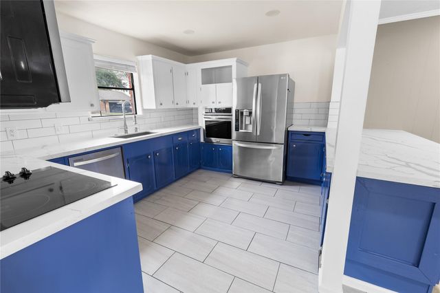 302 Shadow Creek Drive, El Lago, TX 77586