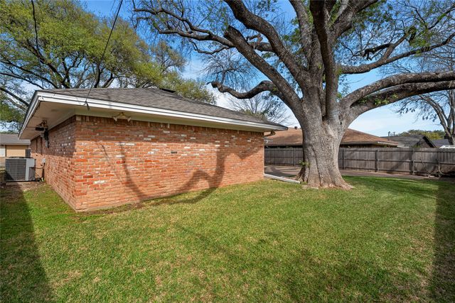 1712 Laurel Lake Drive, Waco, TX 76710