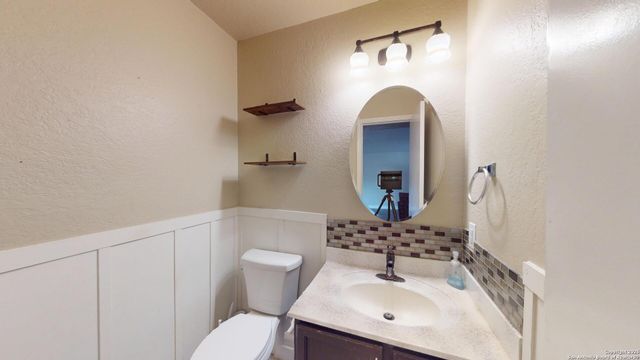 406 bluegrass, San Antonio, TX 78253