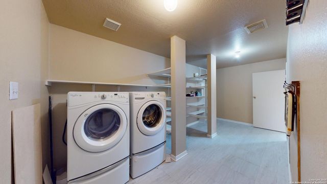 406 bluegrass, San Antonio, TX 78253