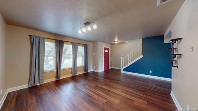 406 bluegrass, San Antonio, TX 78253