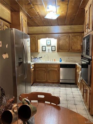 916 Country Club Drive, Mission, TX 78572