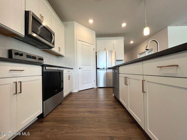 512 Ragapple Lane, Aberdeen, NC 28315