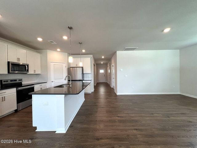 512 Ragapple Lane, Aberdeen, NC 28315