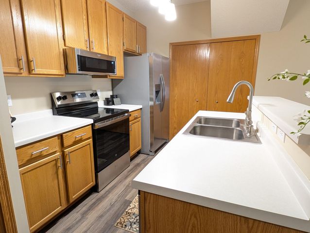 14102 Plymouth Avenue 54, Burnsville, MN 55337