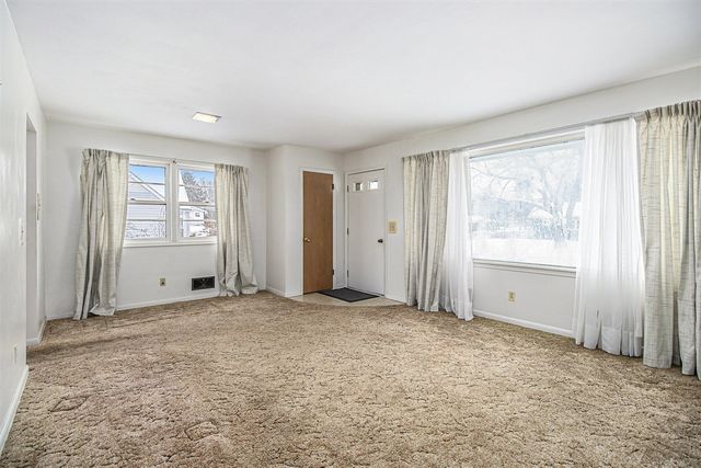 210 Oakhurst Avenue, Kalamazoo, MI 49001