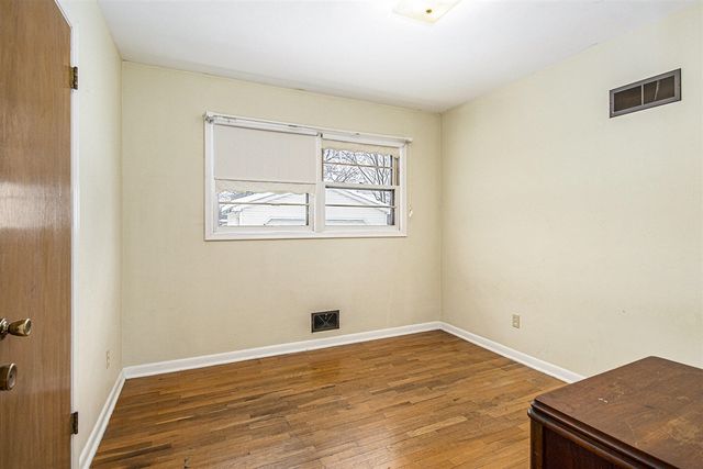 210 Oakhurst Avenue, Kalamazoo, MI 49001