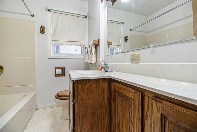 210 Oakhurst Avenue, Kalamazoo, MI 49001