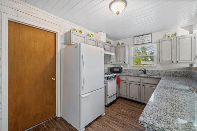 219 Lakeshore N, Onalaska, TX 77360