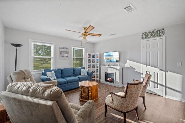 219 Lakeshore N, Onalaska, TX 77360