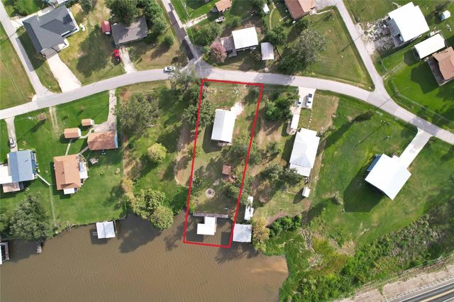 219 Lakeshore N, Onalaska, TX 77360