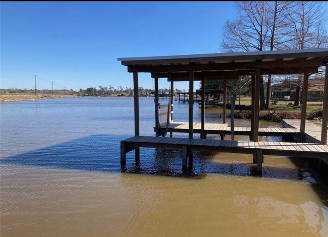 219 Lakeshore N, Onalaska, TX 77360