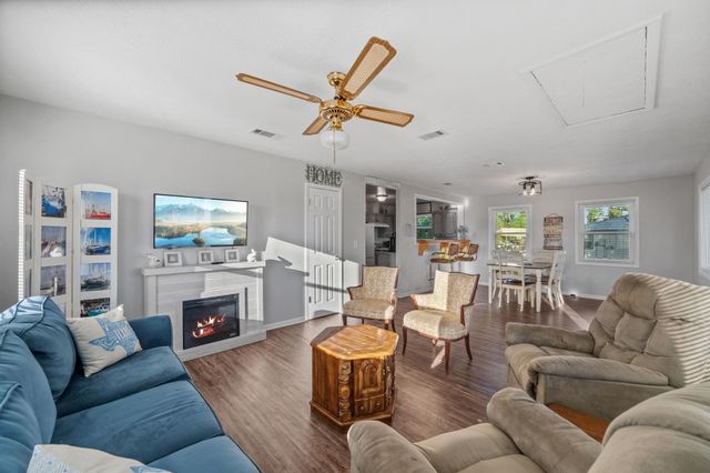 219 Lakeshore N, Onalaska, TX 77360