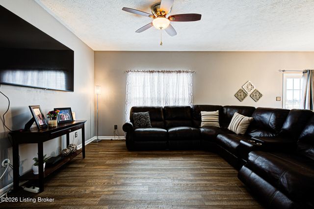 9708 Evanwood Ct, Louisville, KY 40228