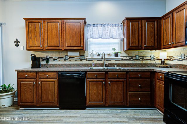 9708 Evanwood Ct, Louisville, KY 40228