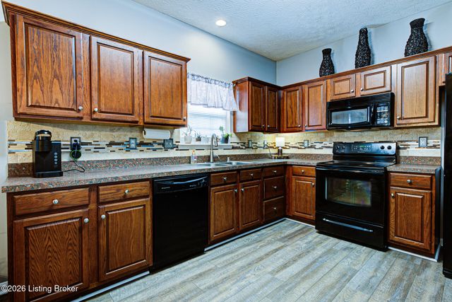 9708 Evanwood Ct, Louisville, KY 40228