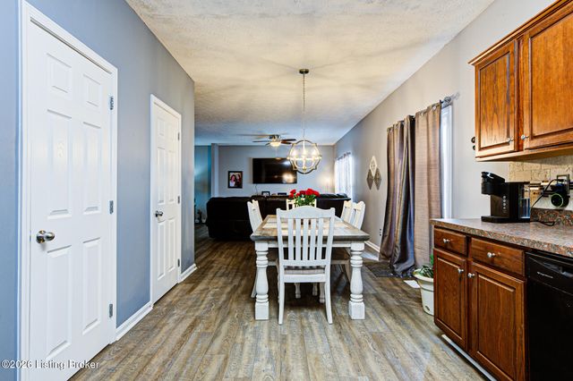 9708 Evanwood Ct, Louisville, KY 40228