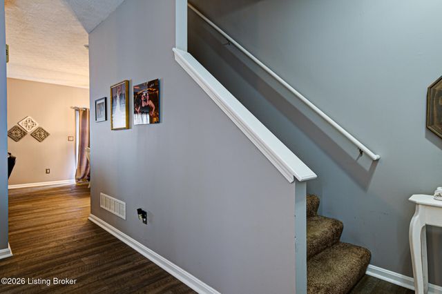 9708 Evanwood Ct, Louisville, KY 40228