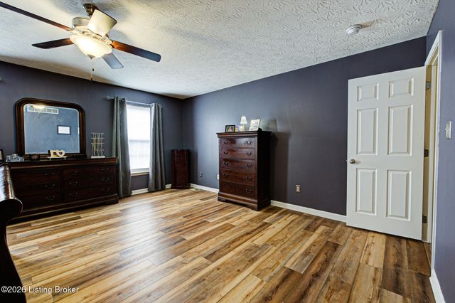 9708 Evanwood Ct, Louisville, KY 40228