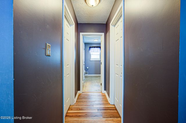 9708 Evanwood Ct, Louisville, KY 40228