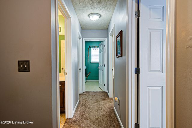 9708 Evanwood Ct, Louisville, KY 40228