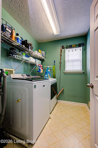 9708 Evanwood Ct, Louisville, KY 40228