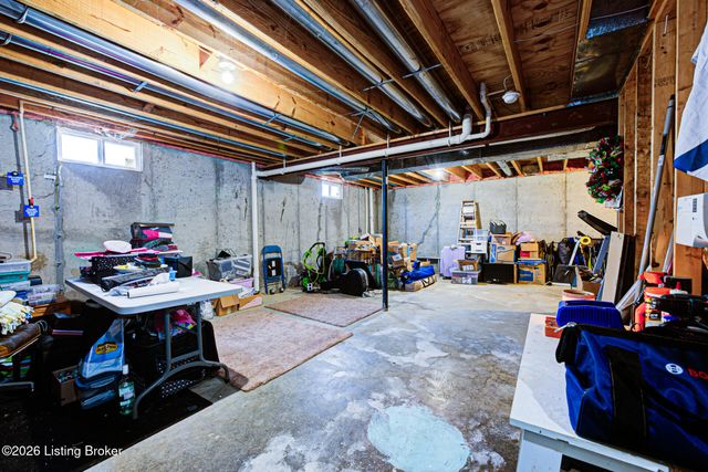 9708 Evanwood Ct, Louisville, KY 40228