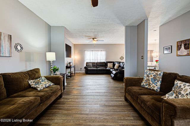 9708 Evanwood Ct, Louisville, KY 40228