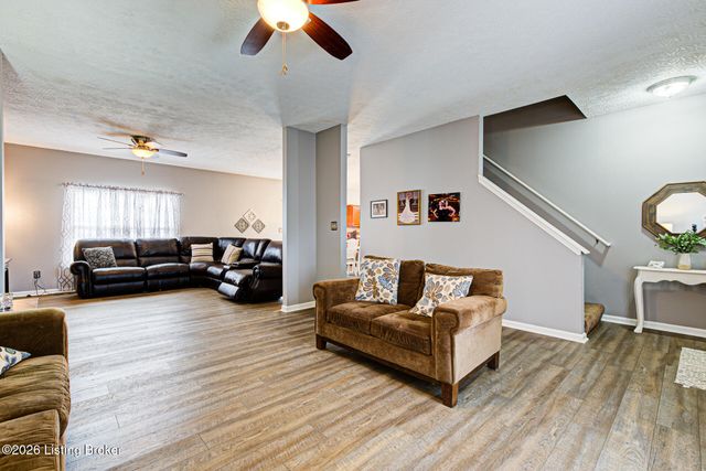 9708 Evanwood Ct, Louisville, KY 40228