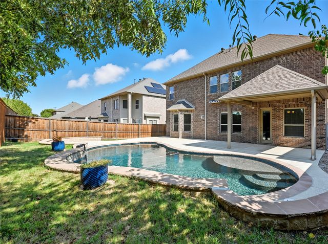 300 Burberry Drive, Grand Prairie, TX 75052