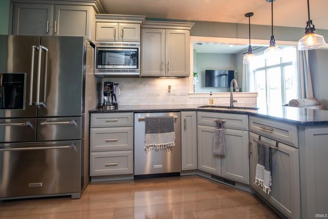 11912 Fairway Winds Court, Fort Wayne, IN 46814