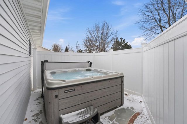 N9555 CHADBURY LANE, Appleton, WI 54915