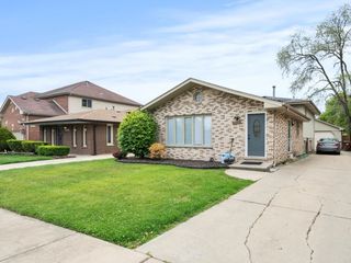5809 W 90TH Place, Oak Lawn, IL 60453