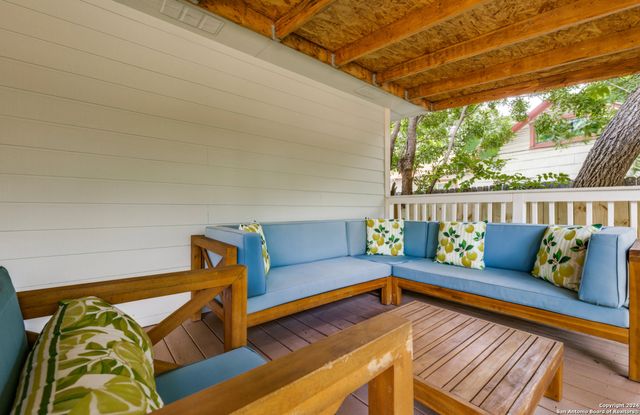 321 Saint Francis Ave, San Antonio, TX 78204