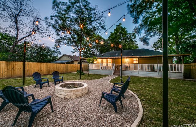 321 Saint Francis Ave, San Antonio, TX 78204