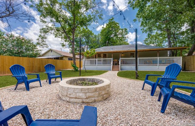 321 Saint Francis Ave, San Antonio, TX 78204