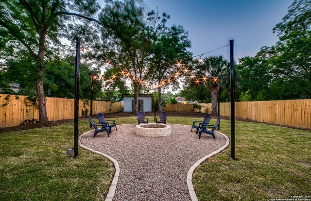 321 Saint Francis Ave, San Antonio, TX 78204