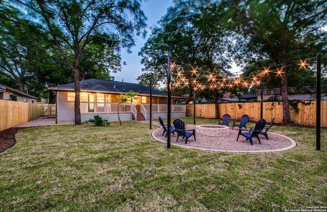 321 Saint Francis Ave, San Antonio, TX 78204