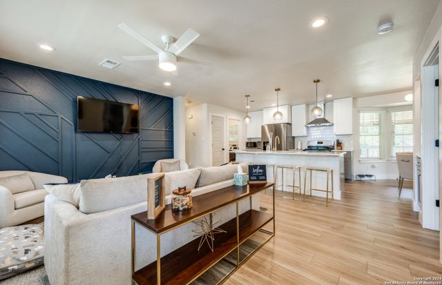 321 Saint Francis Ave, San Antonio, TX 78204