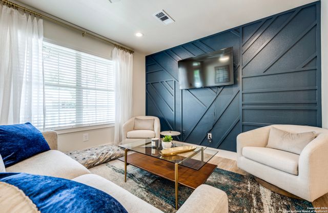 321 Saint Francis Ave, San Antonio, TX 78204