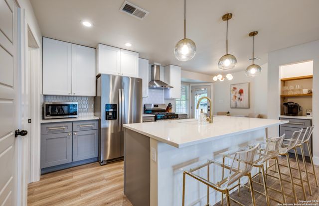 321 Saint Francis Ave, San Antonio, TX 78204