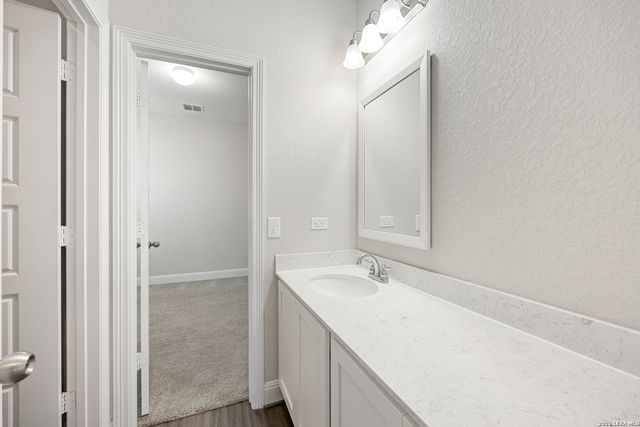 5935 Akin Run, San Antonio, TX 78261