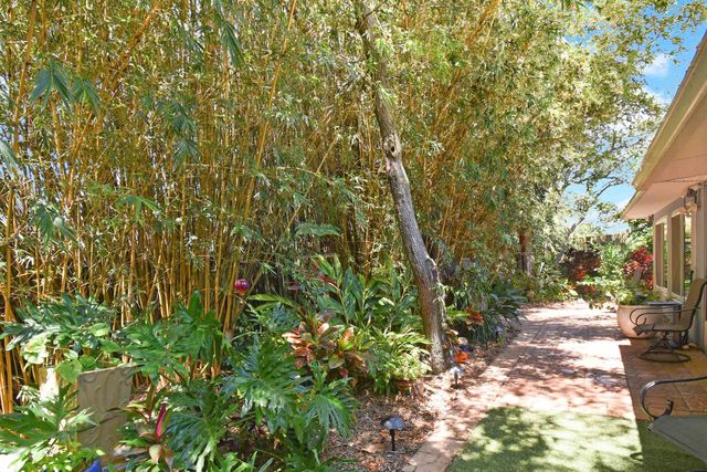 123 Whispering Oaks Cir, St Augustine, FL 32080