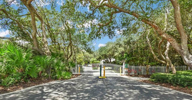 123 Whispering Oaks Cir, St Augustine, FL 32080