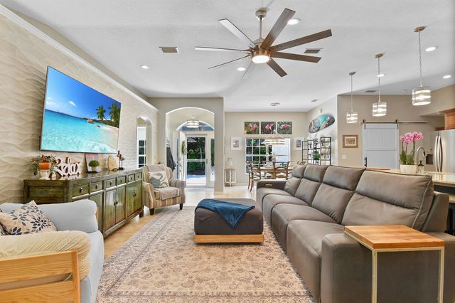 123 Whispering Oaks Cir, St Augustine, FL 32080
