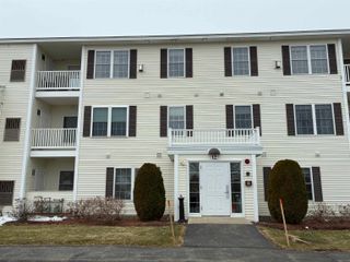 12 Vista Ridge Dr Unit 34, Londonderry, NH 03053
