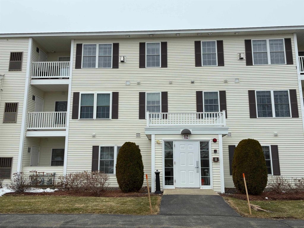 12 Vista Ridge Dr Unit 34, Londonderry, NH 03053
