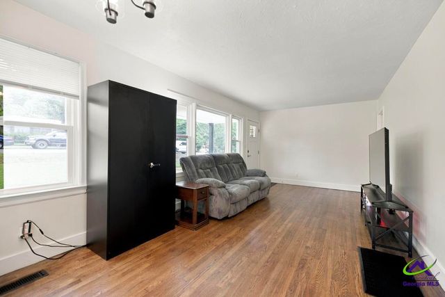 111 Benton, Warner Robins, GA 31088
