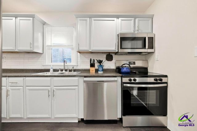 111 Benton, Warner Robins, GA 31088
